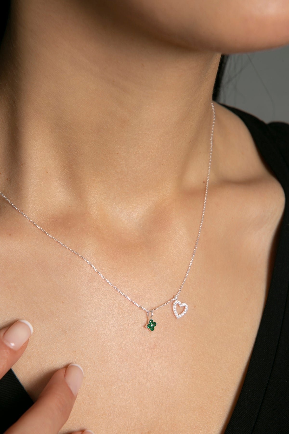 Wholesale Women's 925 Sterling Silver Necklace with Heart Detail Minimal Design