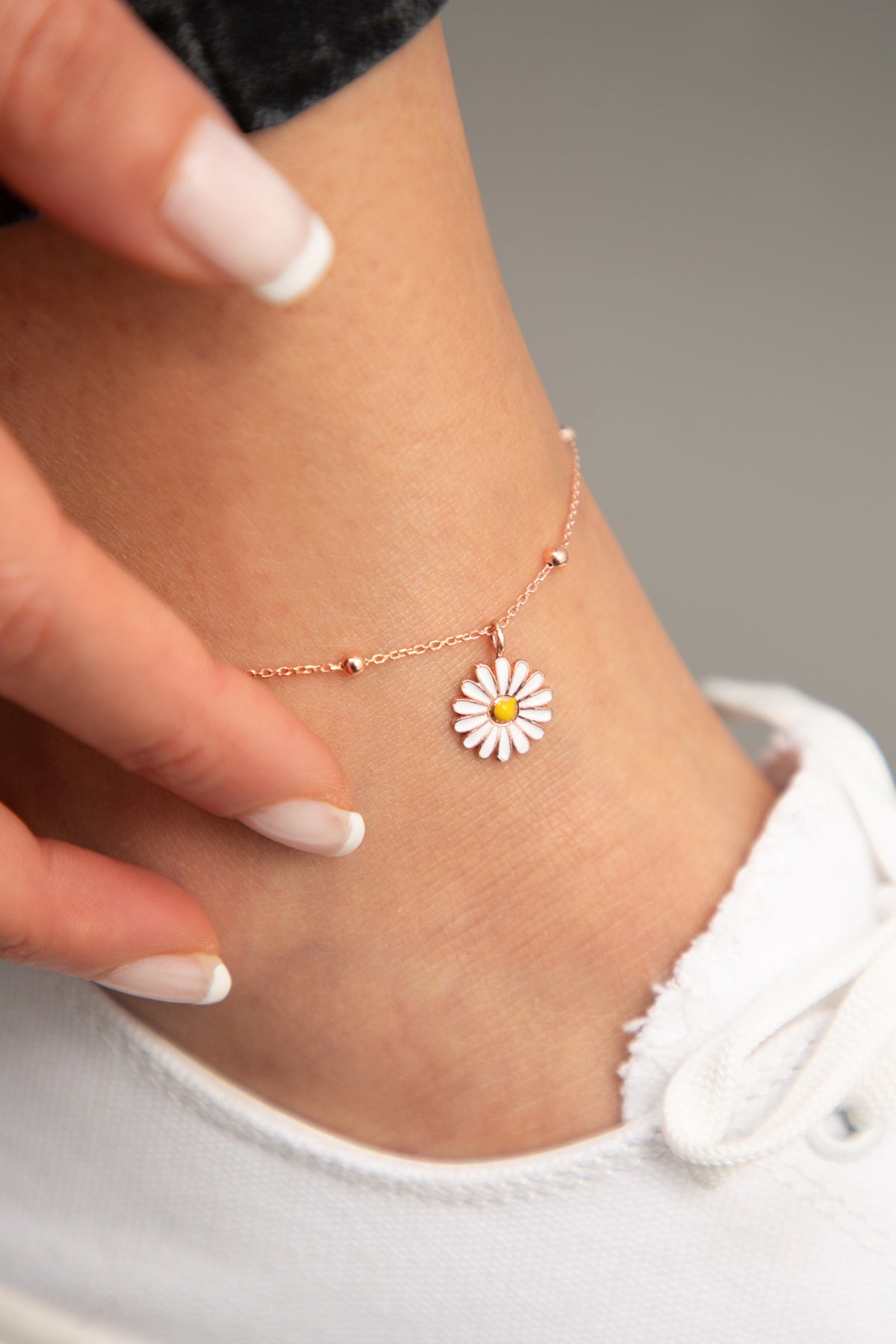 Wholesale Women's 925 Sterling Silver Daisy Anklet with Enameled Details and Ball Chain